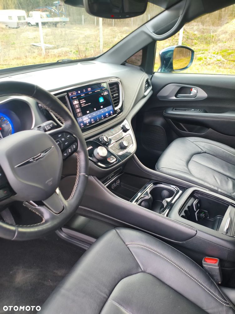 Chrysler Pacifica - 7