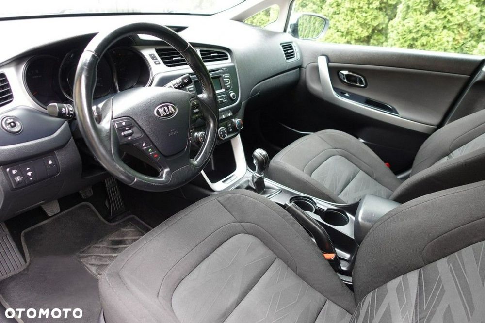 Kia Ceed - 12