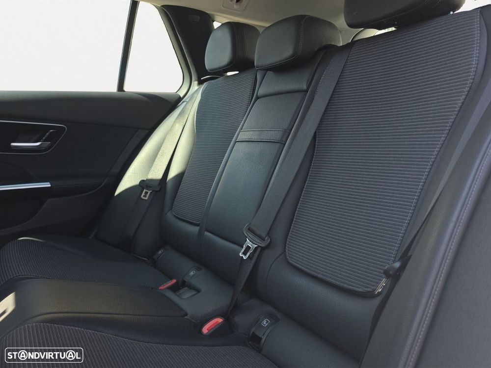 Mercedes-Benz C 300 — fotografia 14