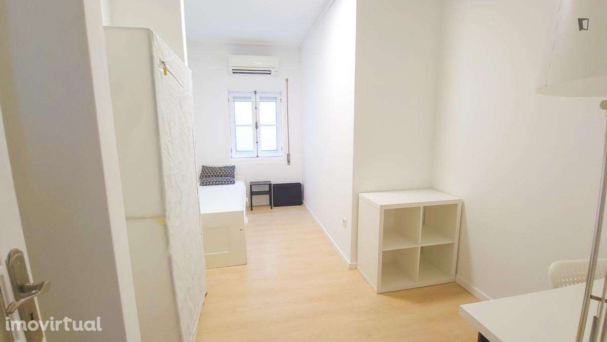 Quarto - localizado em Rio Tinto Porto - Grande imagem: 5/53