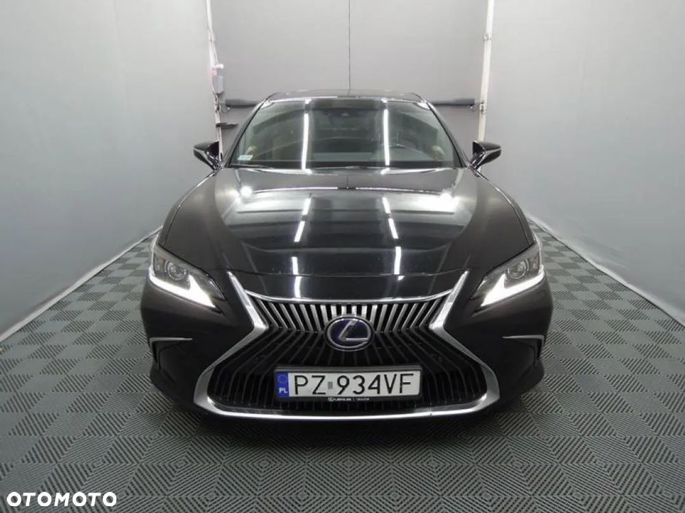 Lexus ES 300h Business Edition - 9