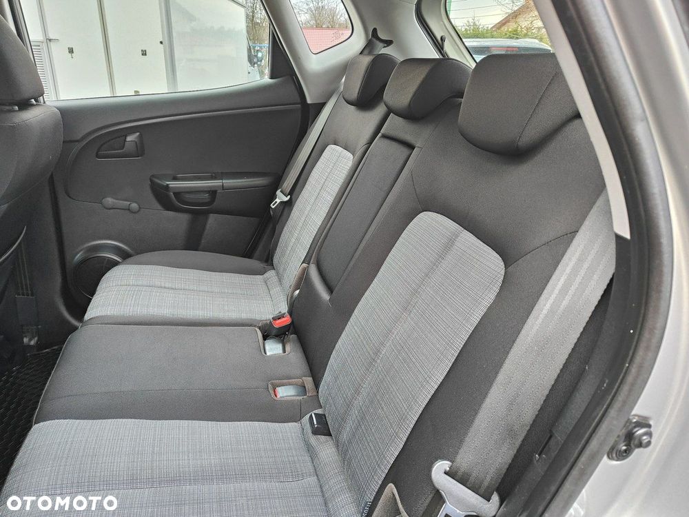 Kia Venga - 25