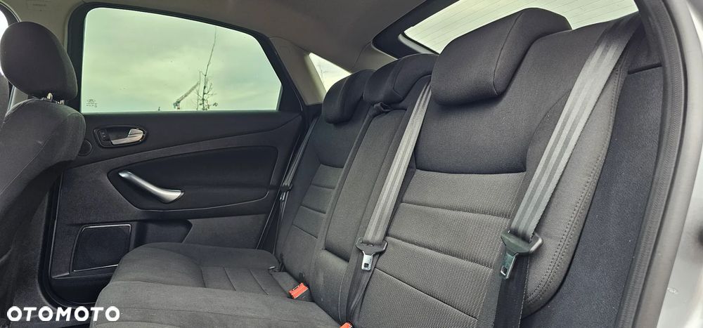 Ford Mondeo 2.0 EcoBoost Trend - 17