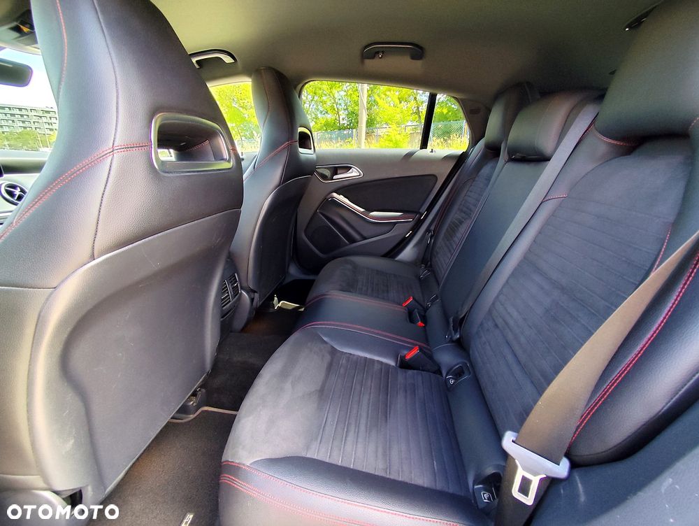 Mercedes-Benz CLA 200 7G-DCT AMG Line - 8