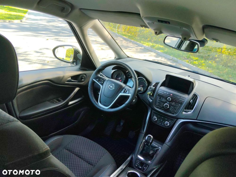 Opel Zafira - 10