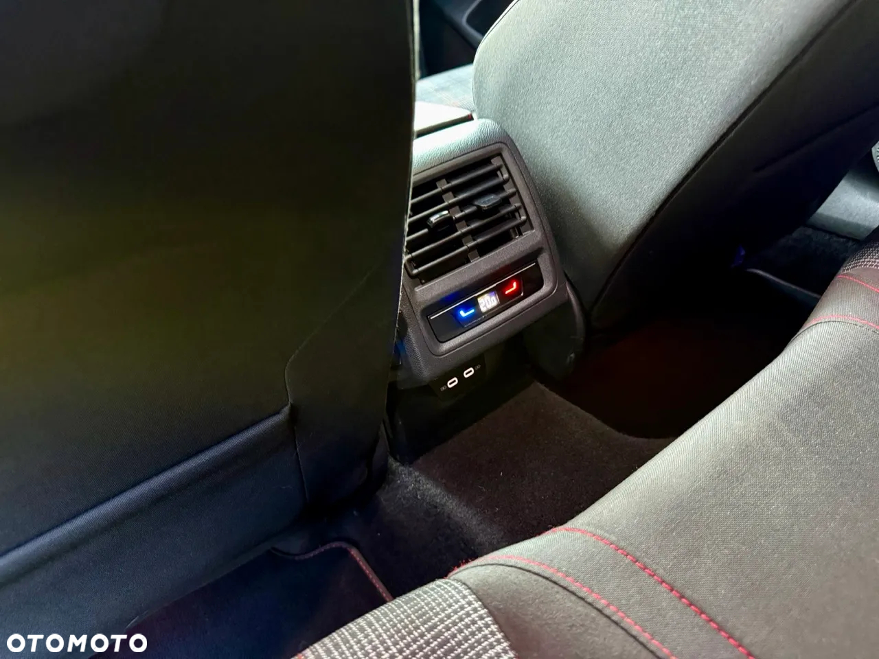 Volkswagen Golf VIII 2.0 TSI GTI DSG - 12