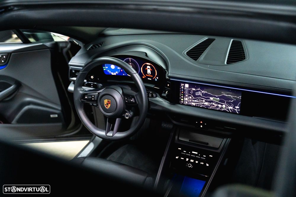 Porsche Macan Electric 4 - 21