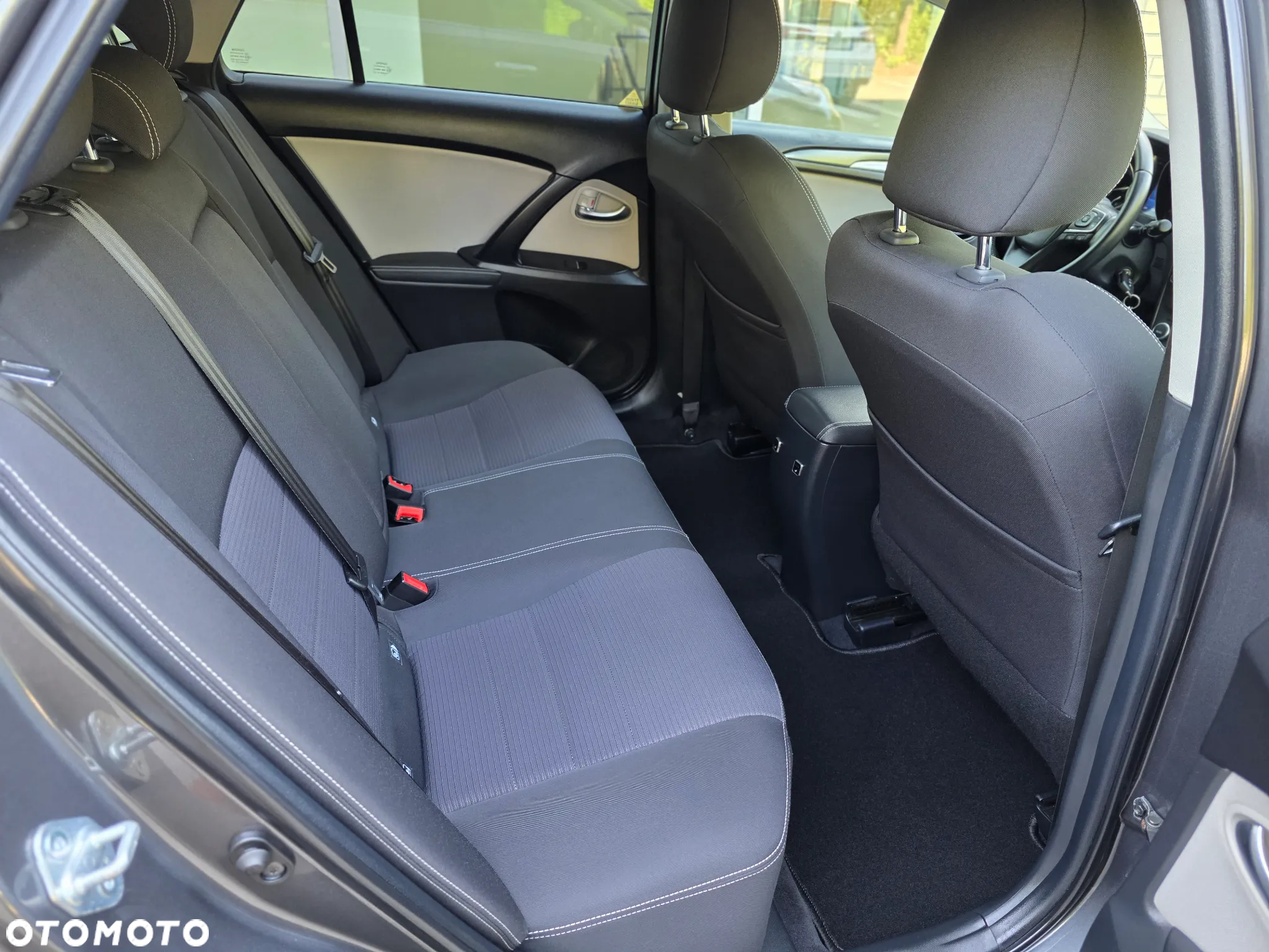 Toyota Avensis - 24