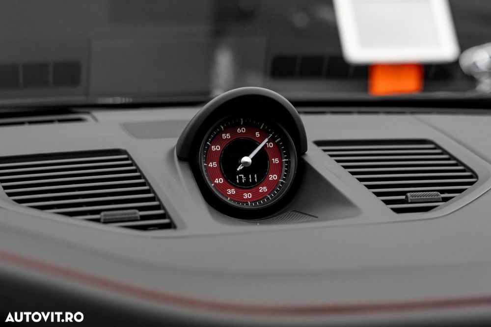 Porsche 911 Carrera 4 GTS PDK - 38