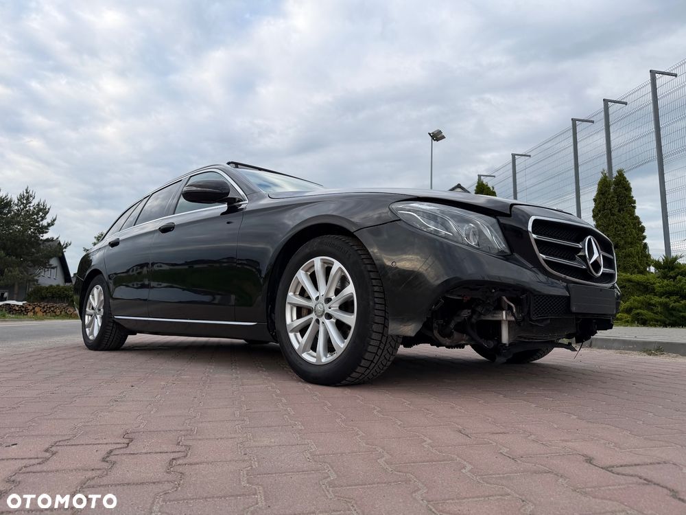 Mercedes-Benz Klasa E 220 d 4Matic 9G-TRONIC Avantgarde - 26