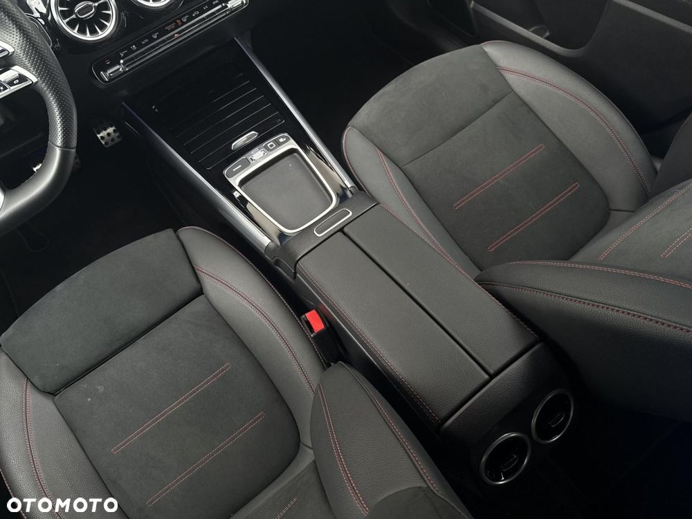 Mercedes-Benz GLA - 15