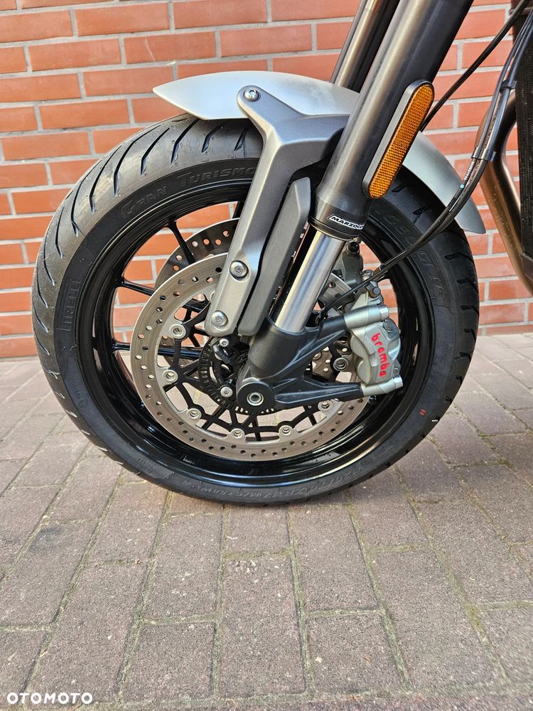 Triumph Speed Twin - 3