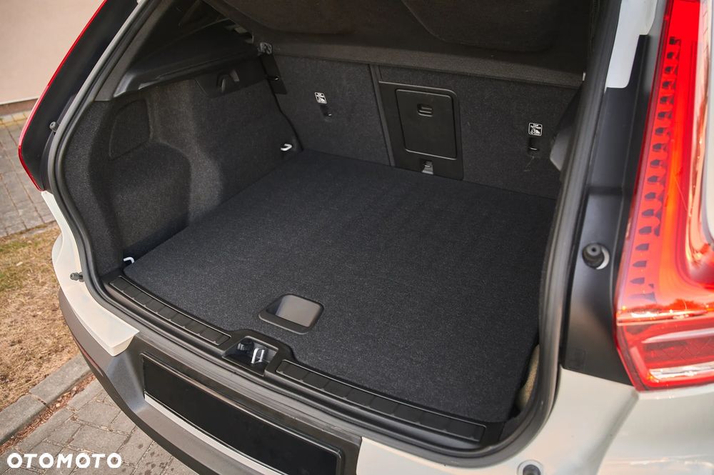 Volvo XC 40 T3 Momentum Pro - 23