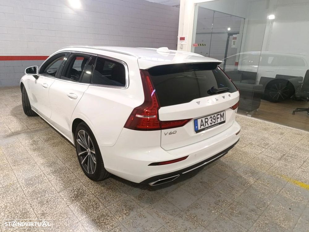 Volvo V60 2022 photo 2