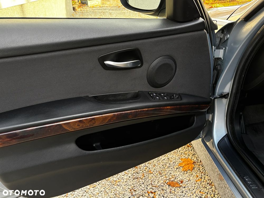 BMW Seria 3 320i - 38
