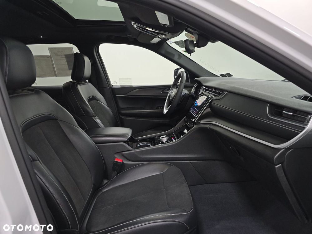 Jeep Grand Cherokee - 14