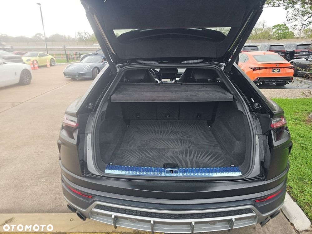 Lamborghini Urus - 4