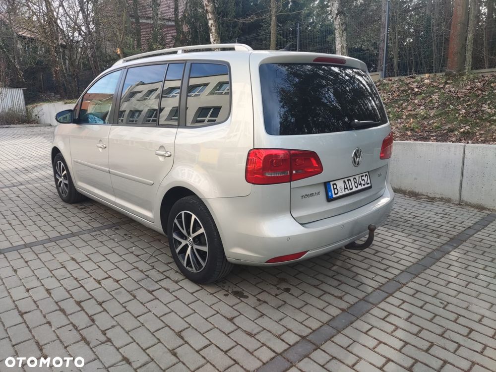 Volkswagen Touran - 4