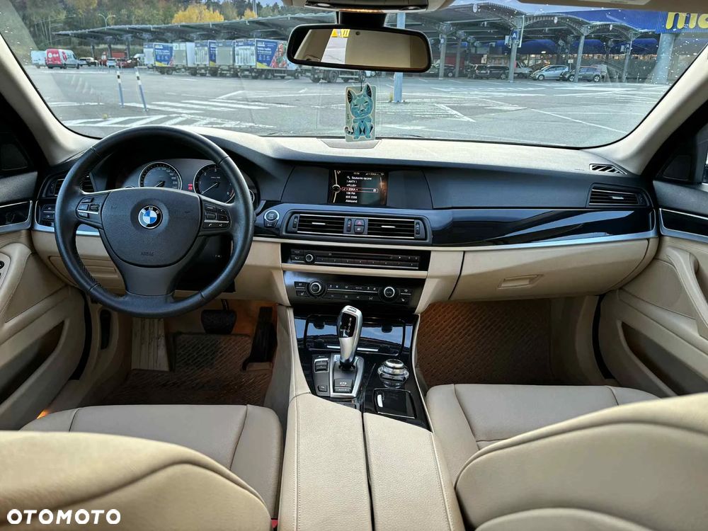 BMW Seria 5 520d xDrive - 16