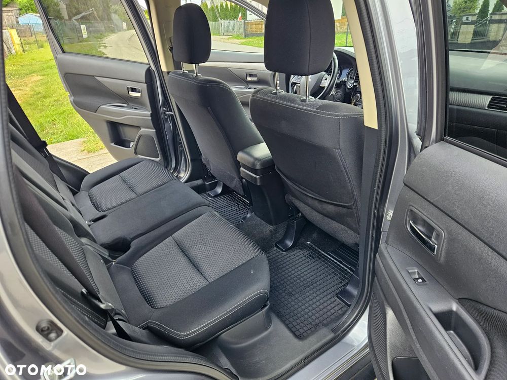 Mitsubishi Outlander 2.0 Intense Comfort 4WD CVT - 23