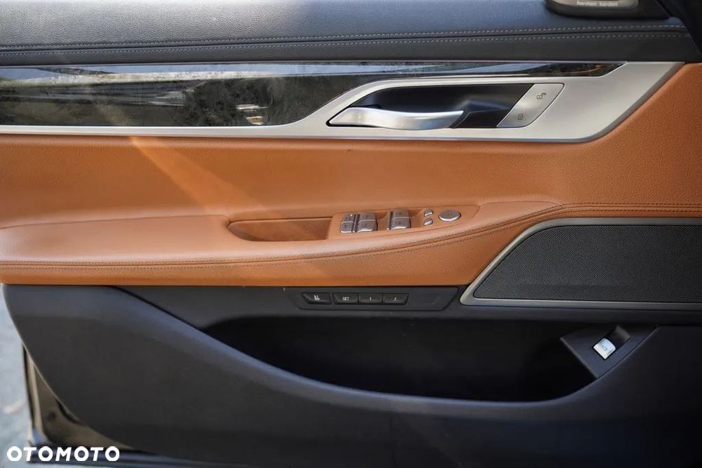 BMW Seria 7 740i - 19