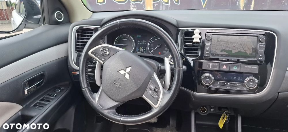 Mitsubishi Outlander Instyle NAVI + - 10