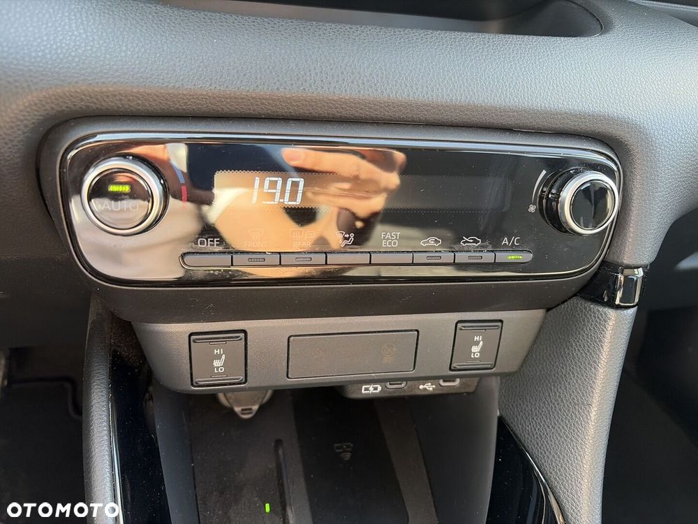 Toyota Yaris Hybrid 1.5 Style - 23