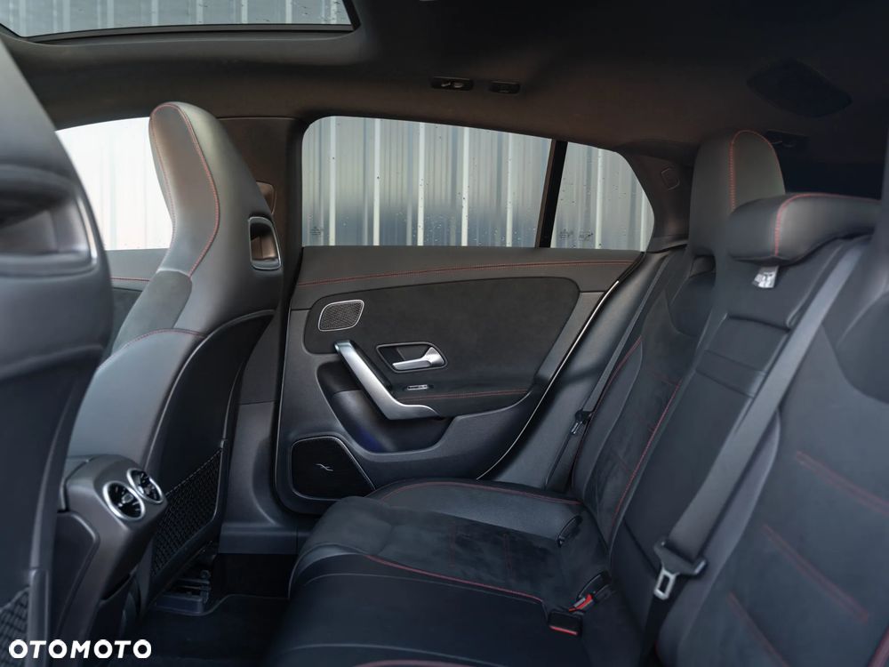 Mercedes-Benz CLA 220 d 4-Matic AMG Line 8G-DCT - 11