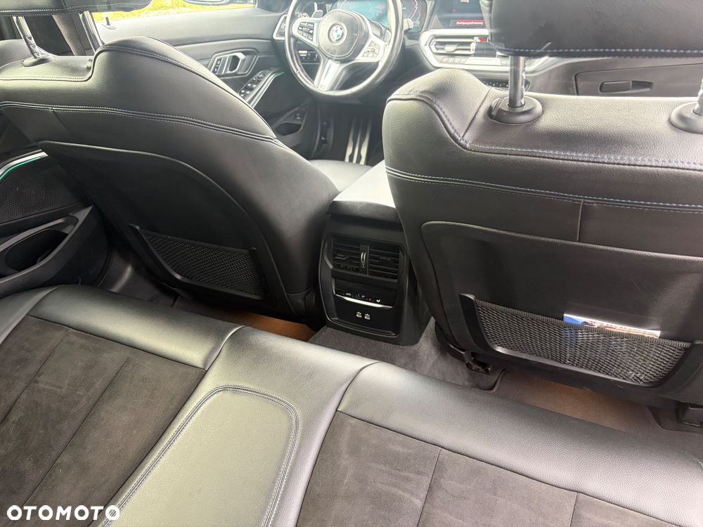 BMW Seria 3 320d xDrive Edition M Sport Shadow - 16