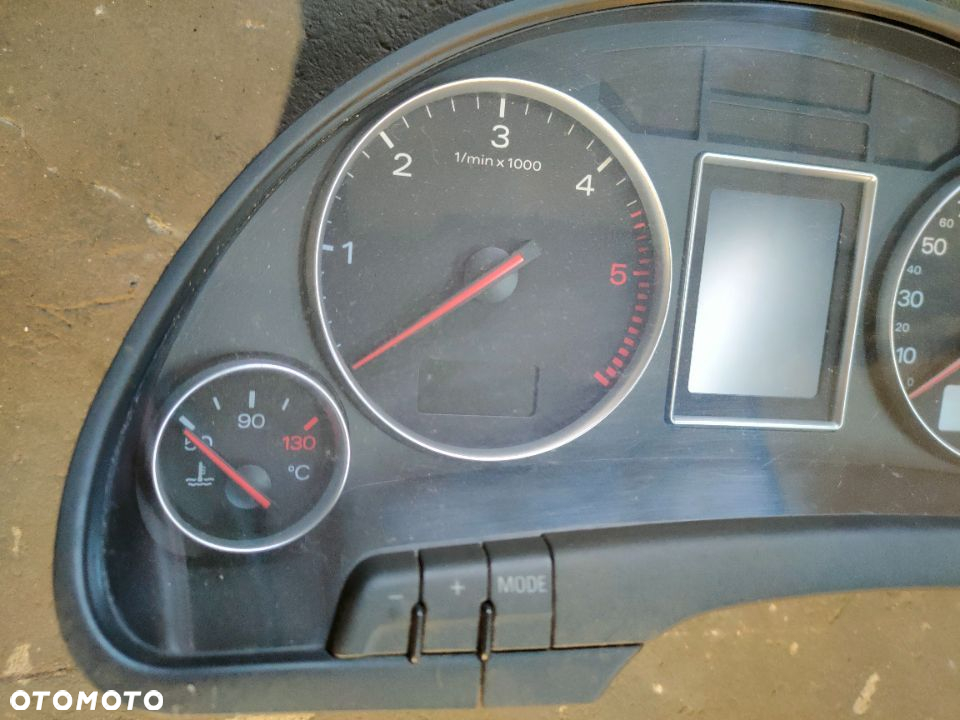 Licznik Audi A4 B6  2,5tdi  8E0920930T  Europa - 2