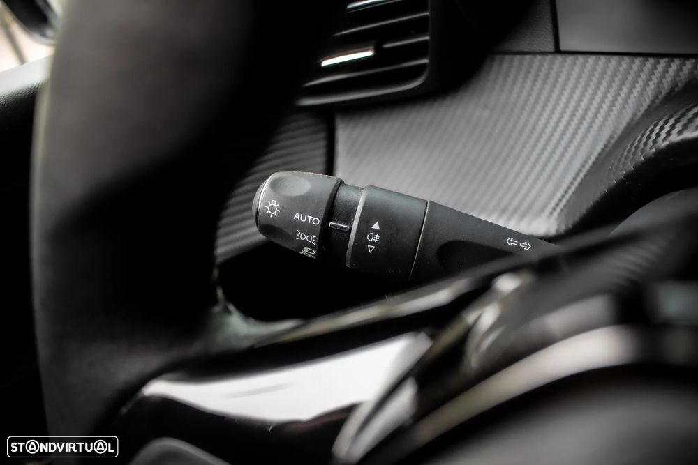 Peugeot e-208 Allure - 15