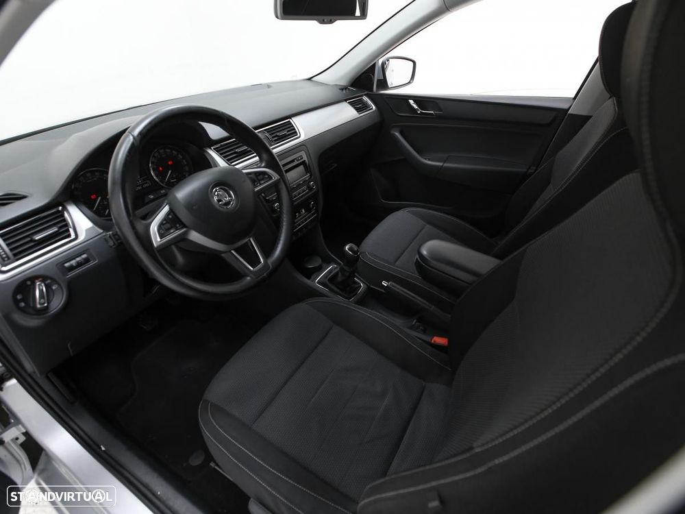 Skoda Rapid - 7