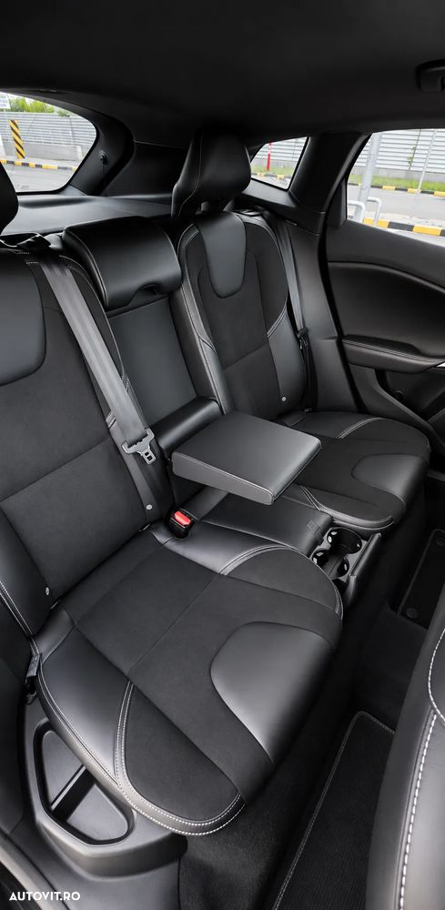 Volvo V40 D3 Geartronic RDesign - 16