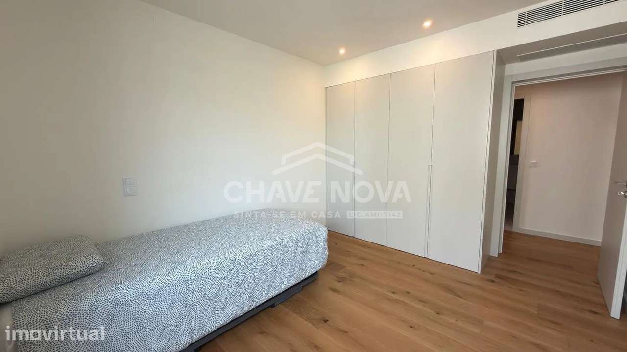 Apartamento T3 Novo c/ 2 Lugares de Garagem em Oliveira do Douro - Grande imagem: 5/28