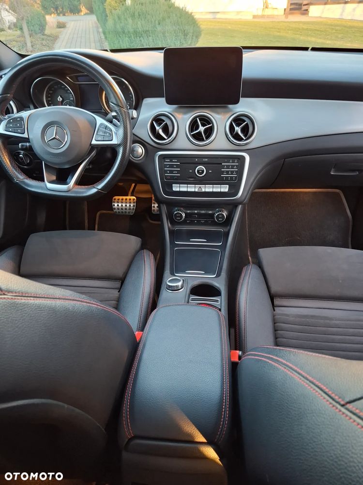 Mercedes-Benz CLA 200 7G-DCT - 9