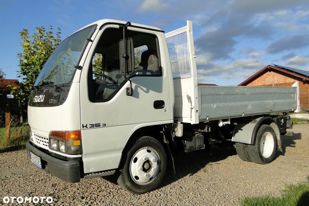 Isuzu NKR - 1