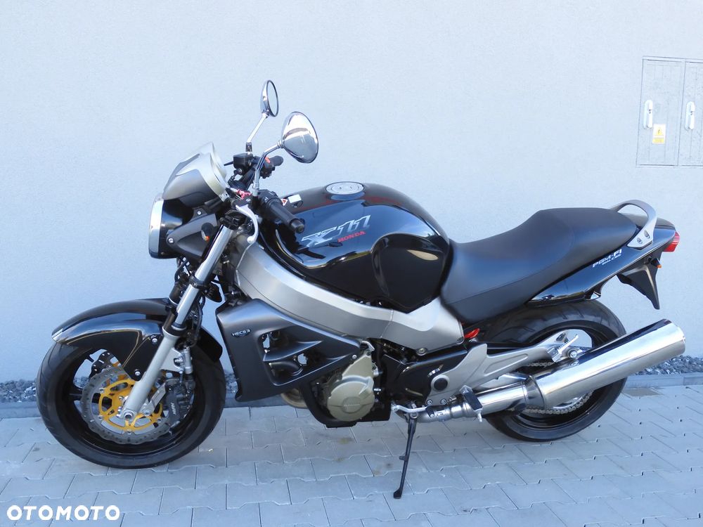 Honda X11 - 21