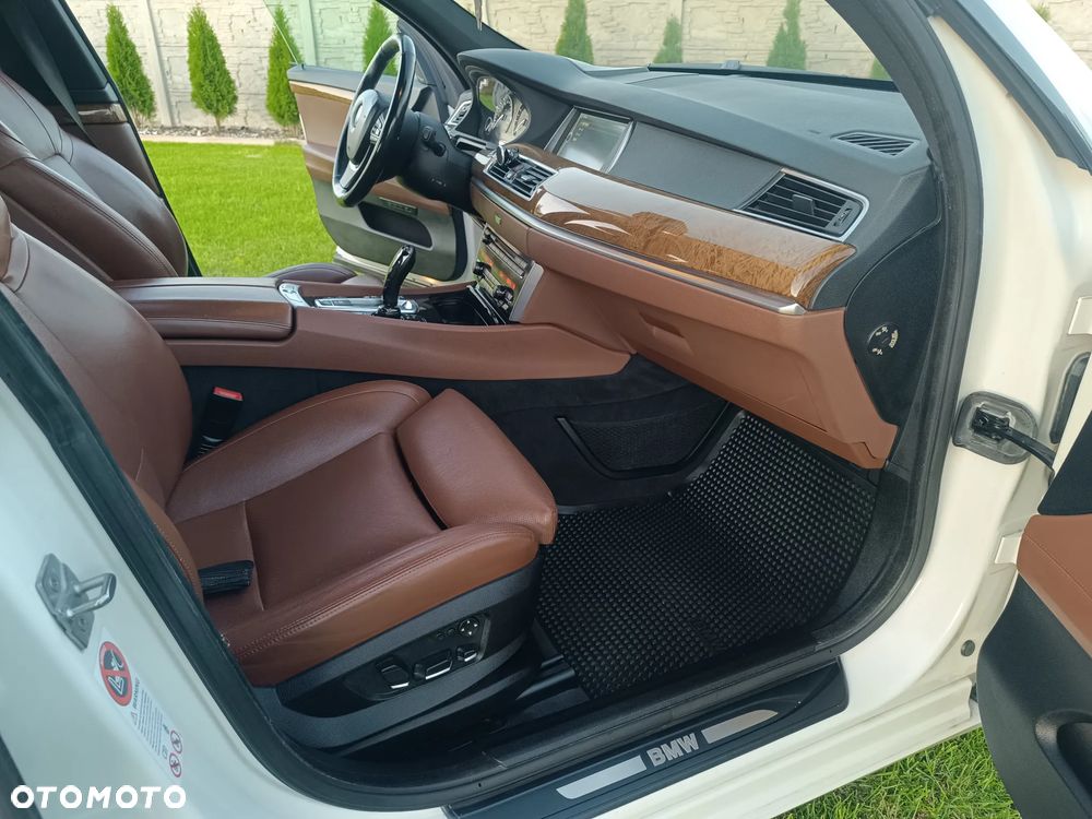 BMW Seria 5 550i - 17