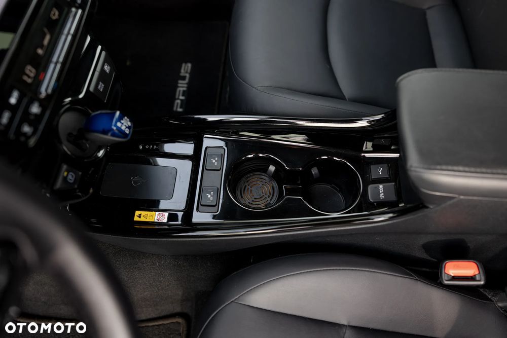 Toyota Prius (Hybrid) Executive - 19