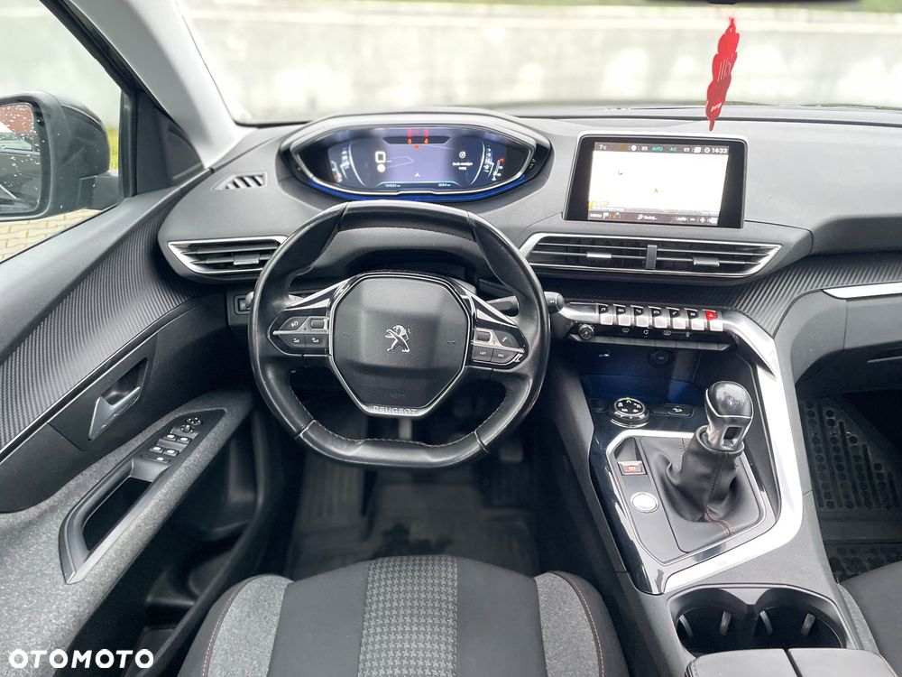 Peugeot 5008 2.0 BlueHDI Allure S&S - 29