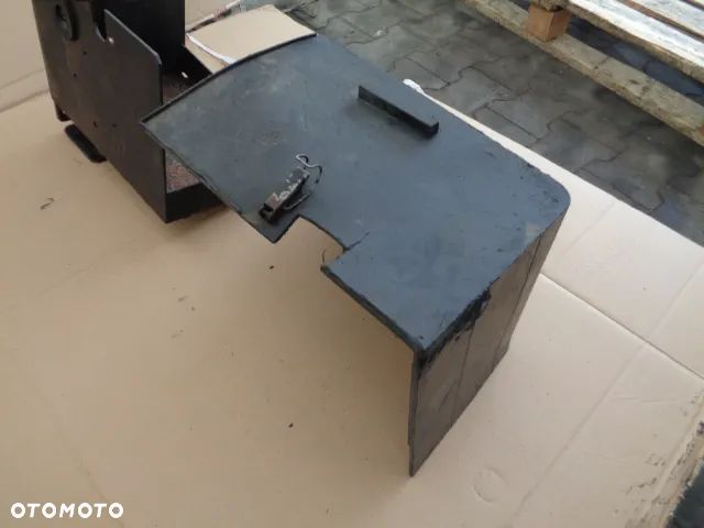 Podstawa akumulatora wspornik osłona Case 5130 - 4