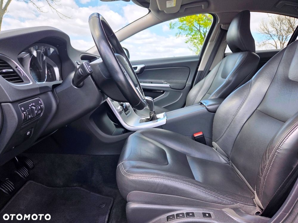 Volvo S60 D2 Drive-E Momentum - 28