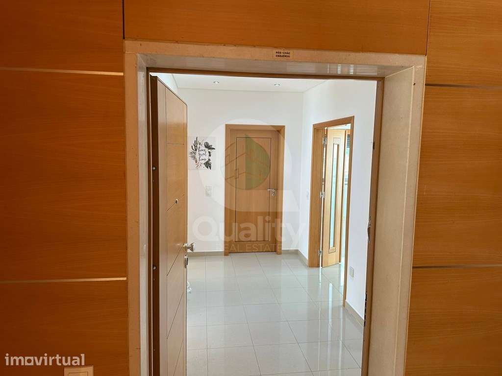 Apartamento T2 R/c com Parqueamento em Castelo Branco - Grande imagem: 3/28