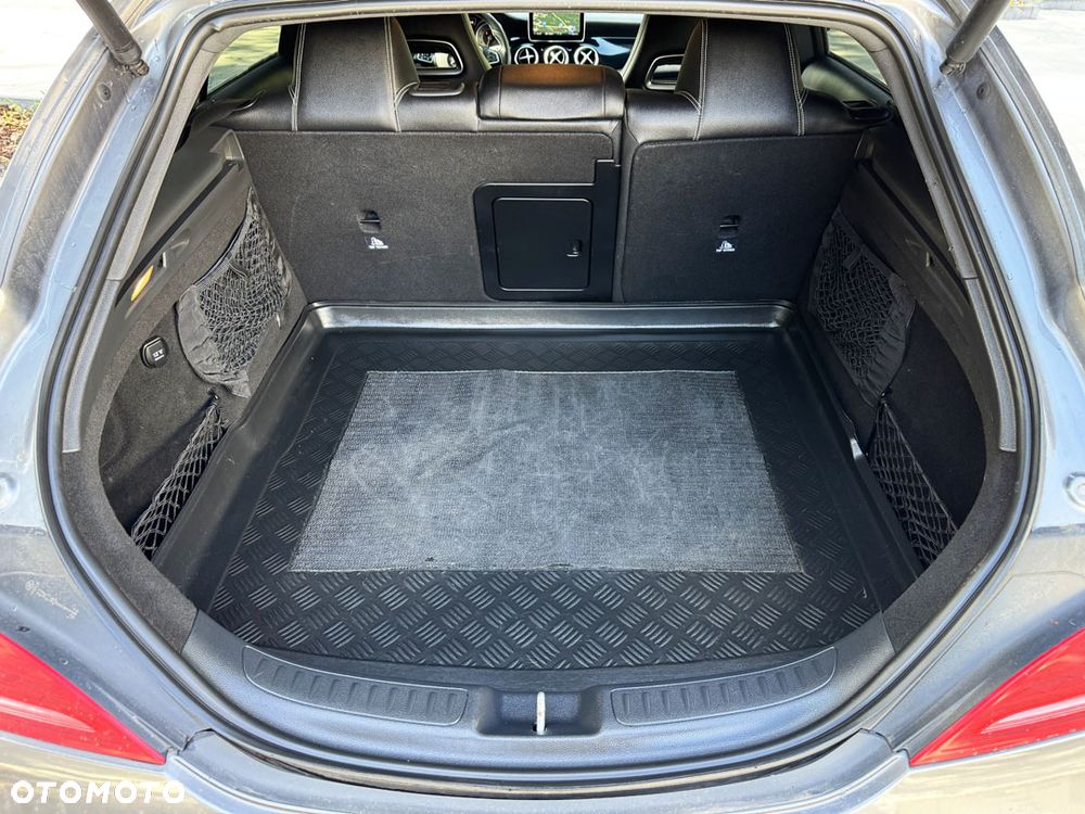 Mercedes-Benz CLA 200 7G-DCT AMG Line - 38