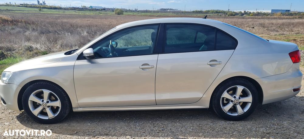 Volkswagen Jetta - 1