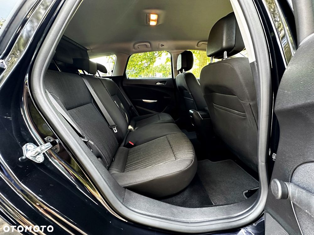 Opel Astra 1.4 Turbo Design Edition - 32