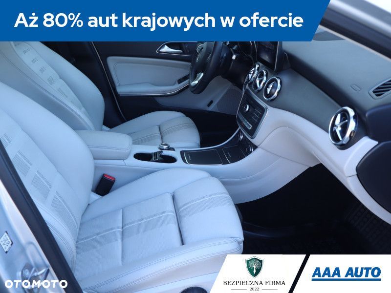 Mercedes-Benz GLA - 11