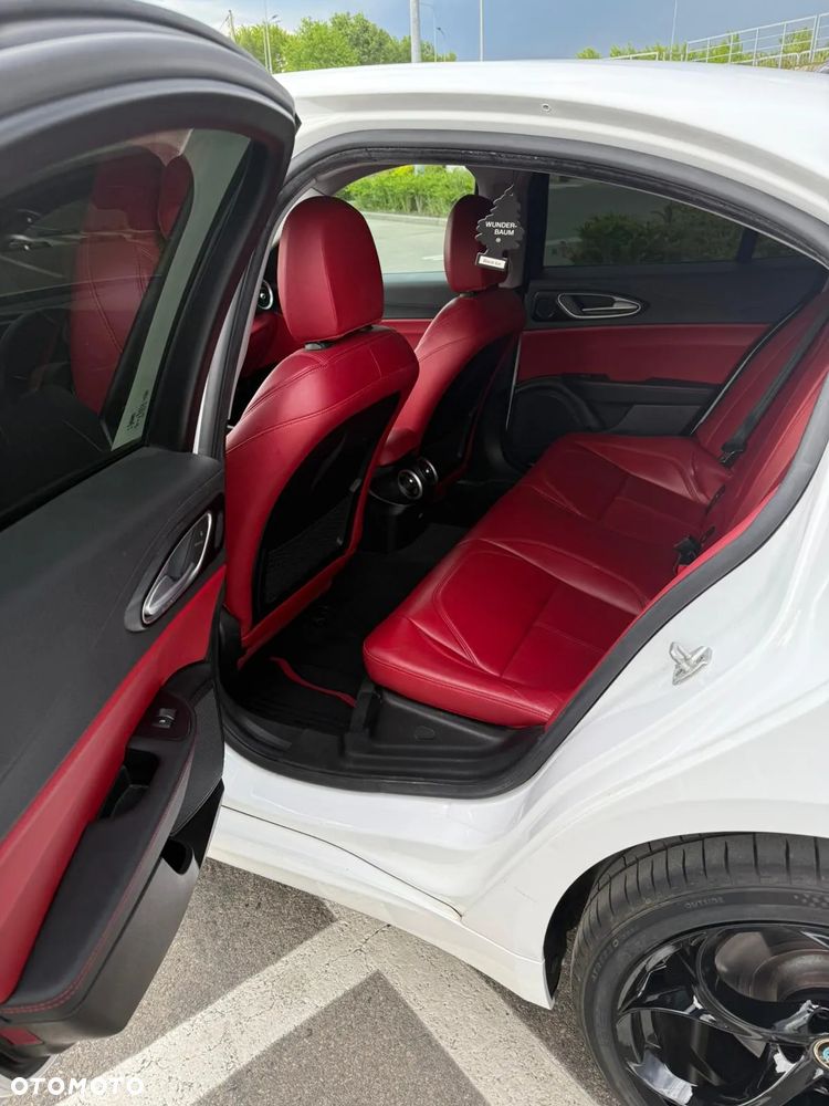 Alfa Romeo Giulia 2.0 Turbo Veloce Q4 - 12