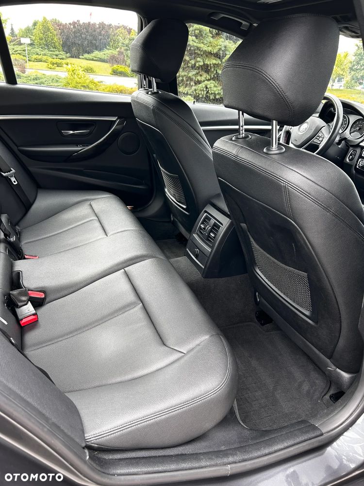 BMW Seria 3 330i xDrive Sport Line - 33