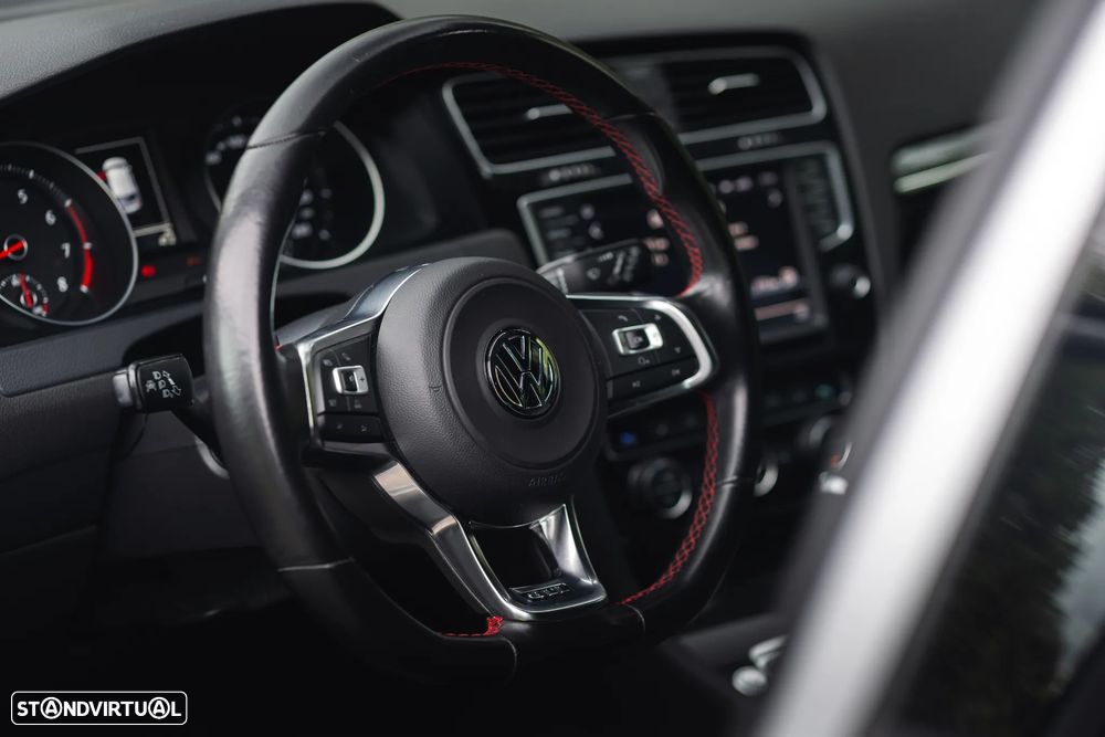 VW Golf GTI Performance BlueMotion DSG - 32
